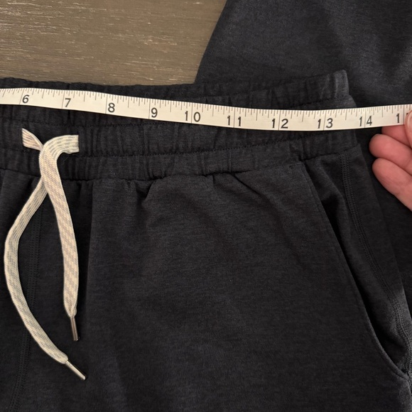 Vuori Heathered Gray Performance Joggers Size M Women - Picture 5 of 10